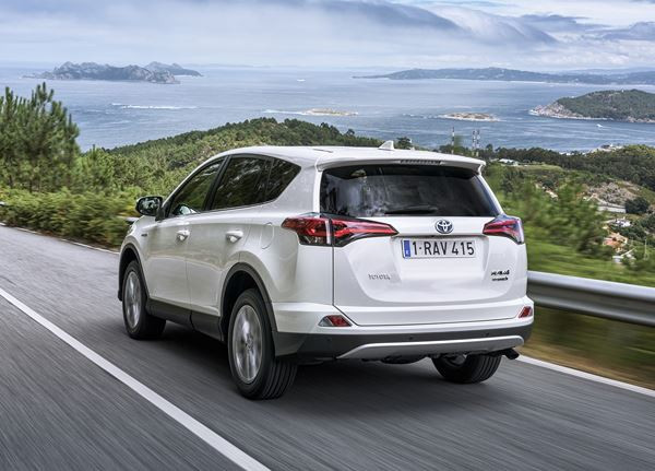 Le Toyota RAV4 se met à l'hybride