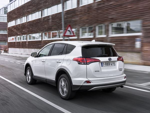Le Toyota RAV4 se met à l'hybride