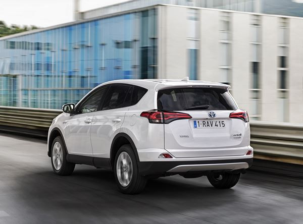 Le Toyota RAV4 se met à l'hybride