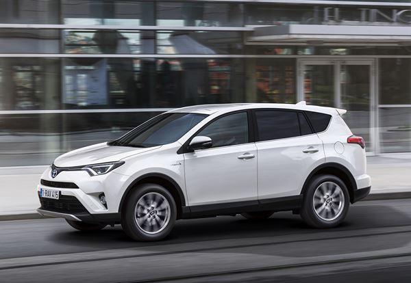 Le Toyota RAV4 se met à l'hybride