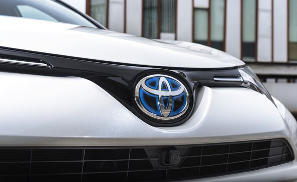 Le Toyota RAV4 se met à l'hybride
