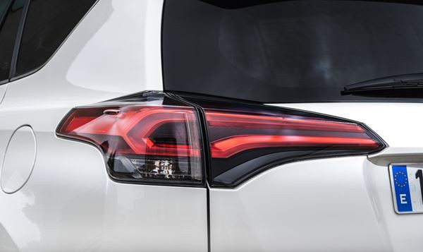 Le Toyota RAV4 se met à l'hybride