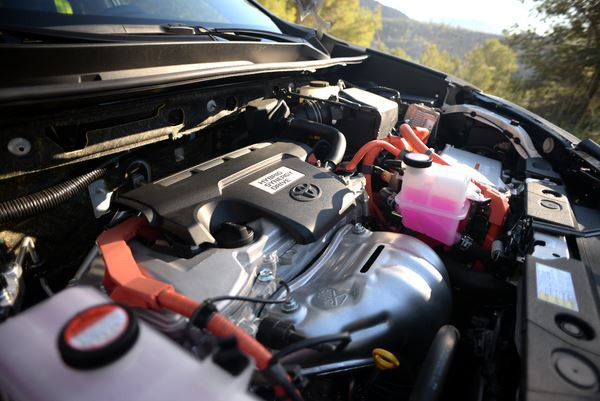 Le Toyota RAV4 se met à l'hybride