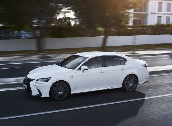 La Lexus GS adopte un style affirmé et de nouveaux équipements technologiques