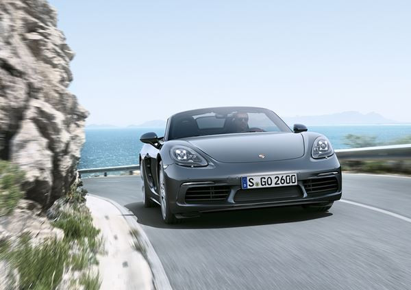 Le roadster Porsche 718 Boxster embarque un moteur turbo quatre cylindres à plat