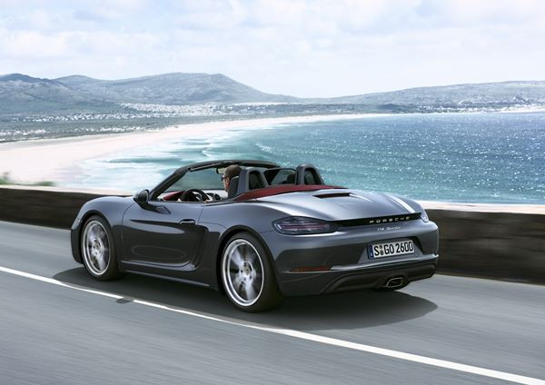 Le roadster Porsche 718 Boxster embarque un moteur turbo quatre cylindres à plat