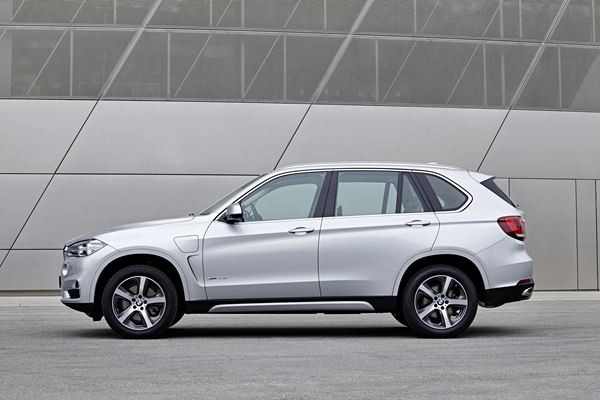 La BMW X5 xDrive40e hybride rechargeable développe une puissance de 313 ch