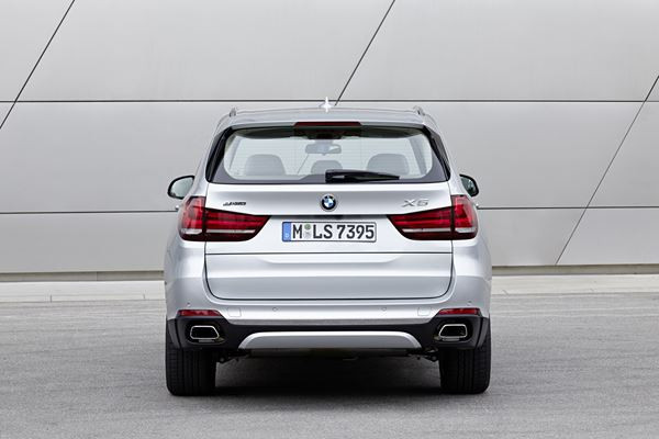 La BMW X5 xDrive40e hybride rechargeable développe une puissance de 313 ch