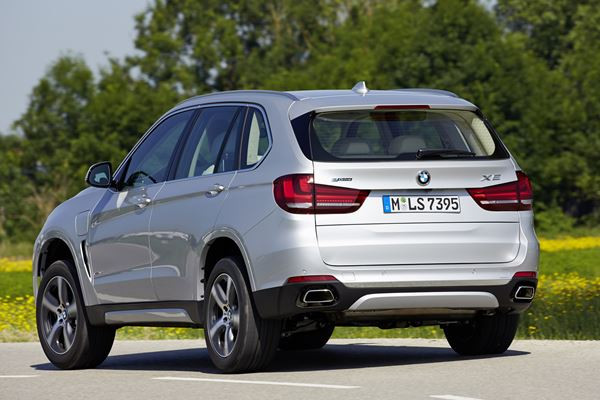 La BMW X5 xDrive40e hybride rechargeable développe une puissance de 313 ch
