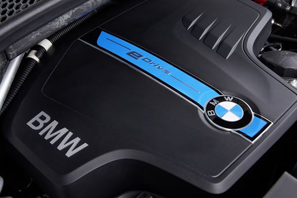 La BMW X5 xDrive40e hybride rechargeable développe une puissance de 313 ch