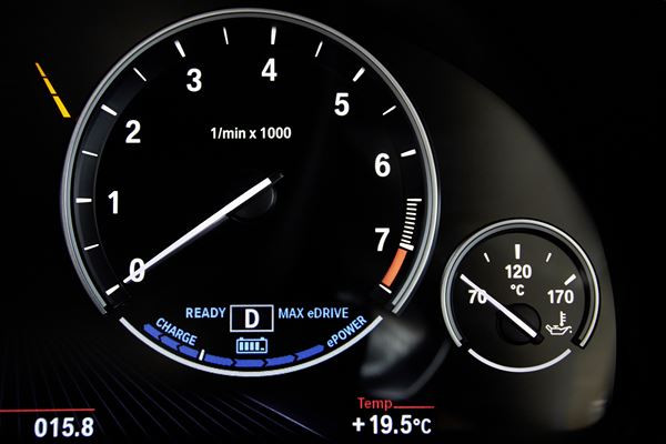 La BMW X5 xDrive40e hybride rechargeable développe une puissance de 313 ch