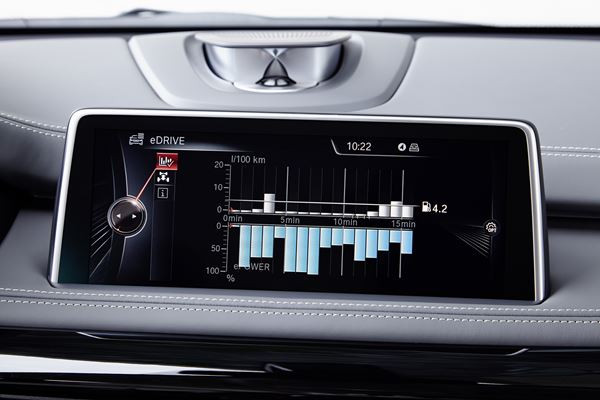 La BMW X5 xDrive40e hybride rechargeable développe une puissance de 313 ch