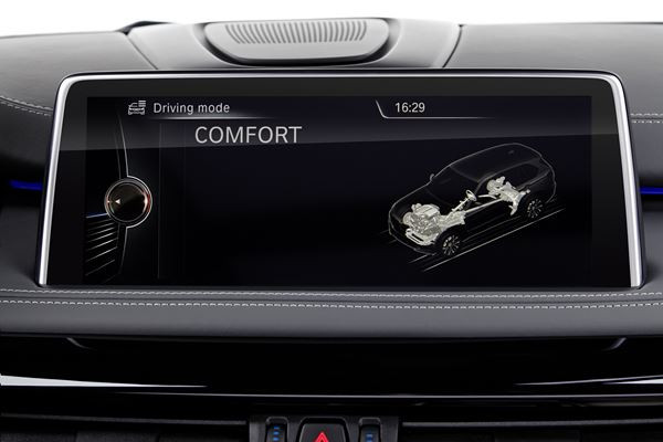 La BMW X5 xDrive40e hybride rechargeable développe une puissance de 313 ch