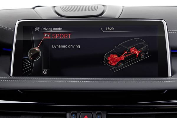 La BMW X5 xDrive40e hybride rechargeable développe une puissance de 313 ch