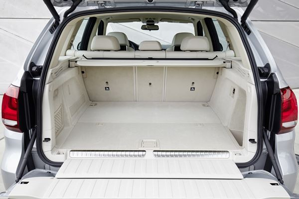 La BMW X5 xDrive40e hybride rechargeable développe une puissance de 313 ch