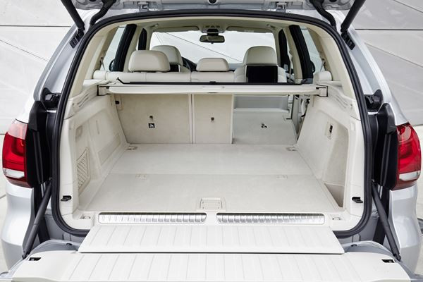La BMW X5 xDrive40e hybride rechargeable développe une puissance de 313 ch