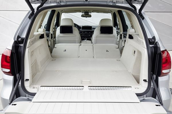 La BMW X5 xDrive40e hybride rechargeable développe une puissance de 313 ch