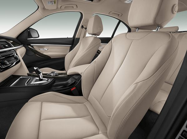 La BMW 330e hybride rechargeable développe une puissance de 252 ch
