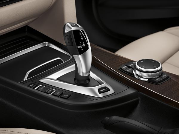 La BMW 330e hybride rechargeable développe une puissance de 252 ch