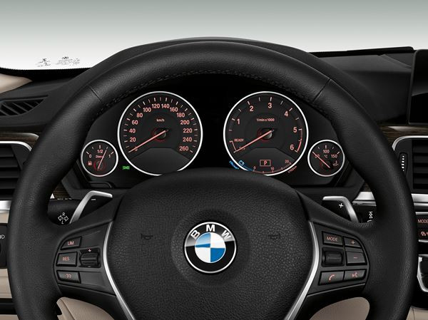 La BMW 330e hybride rechargeable développe une puissance de 252 ch