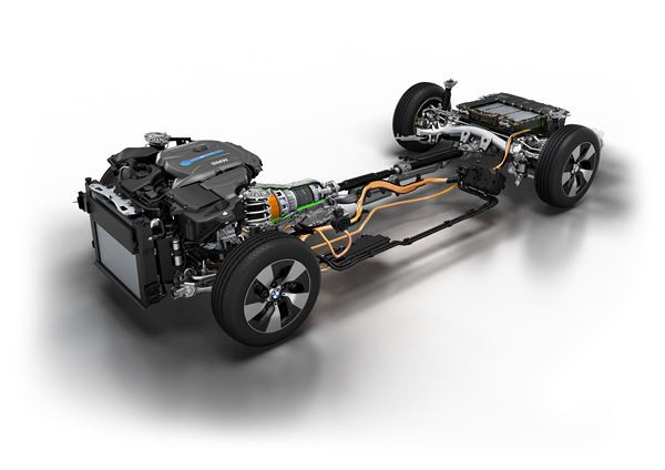 La BMW 330e hybride rechargeable développe une puissance de 252 ch