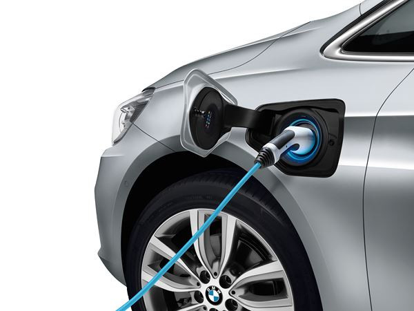La BMW 225xe Active Tourer embarque une motorisation hybride rechargeable