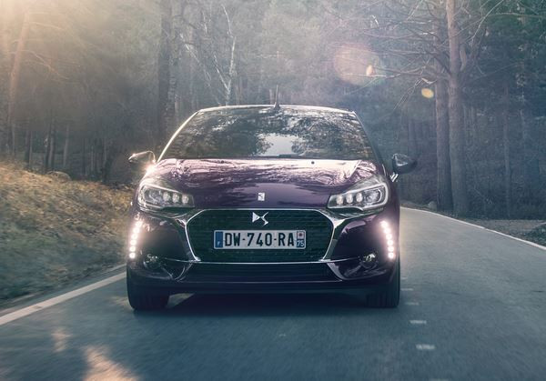 La DS 3 Cabrio joue la carte de la séduction dans l’univers du luxe à la française