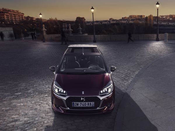 La DS 3 Cabrio joue la carte de la séduction dans l’univers du luxe à la française