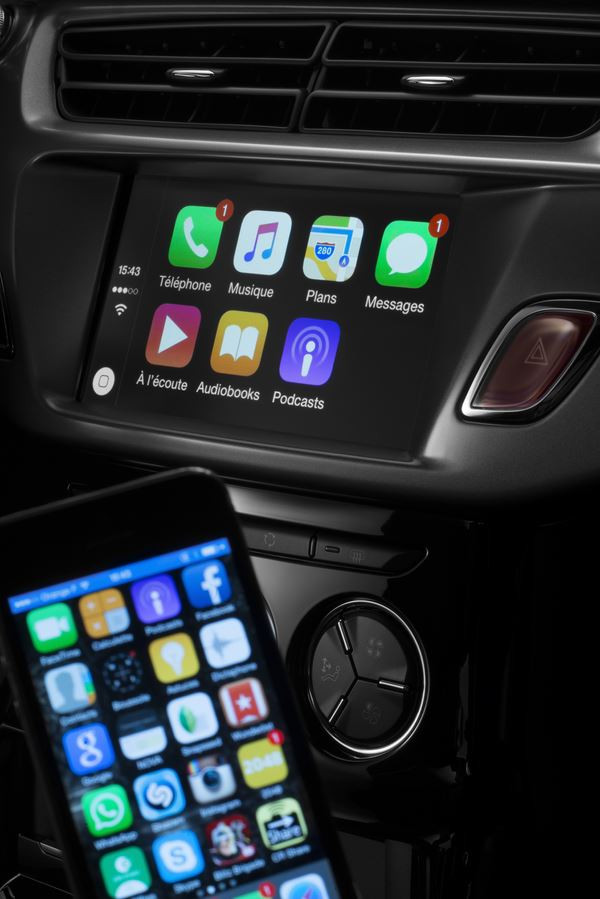 La DS 3 Cabrio joue la carte de la séduction dans l’univers du luxe à la française