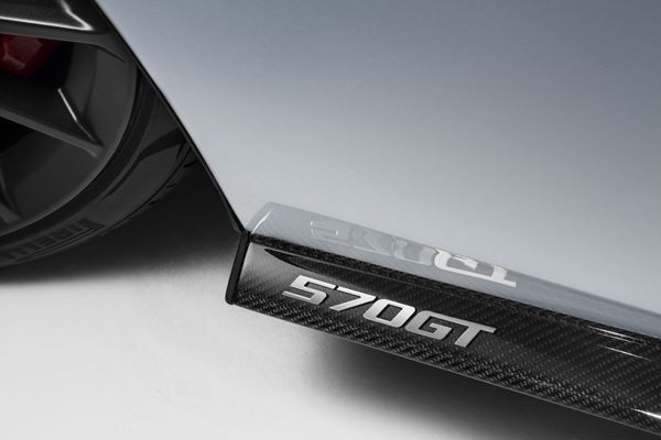 La McLaren 570GT reçoit un toit panoramique et un hayon arrière vitrés