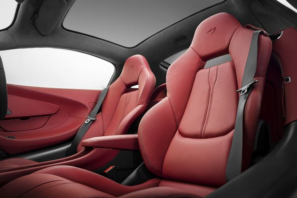 La McLaren 570GT reçoit un toit panoramique et un hayon arrière vitrés