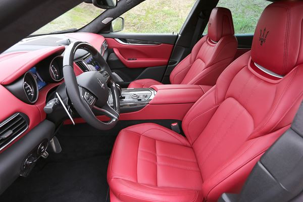 Le SUV de luxe Maserati Levante embarque une imposante calandre