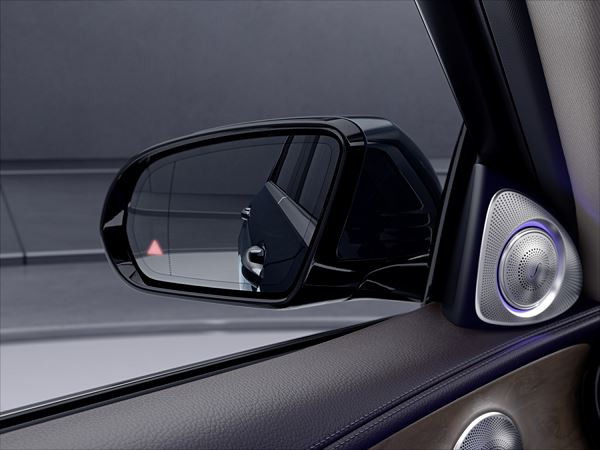 La Mercedes Classe E se démarque par une ligne dynamique et un intérieur raffiné
