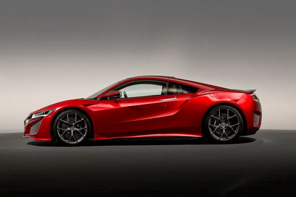 La supercar Honda NSX en approche