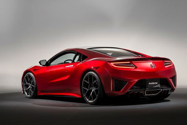 La supercar Honda NSX en approche