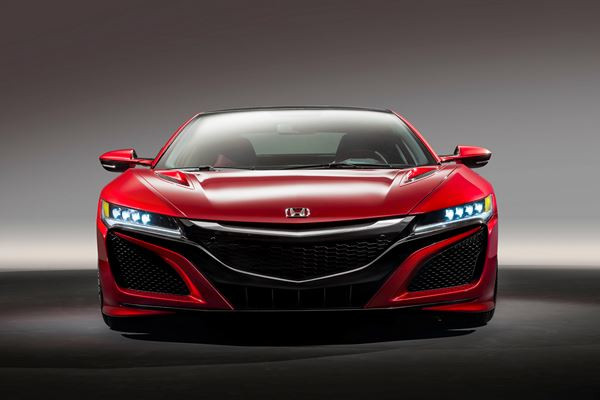 La supercar Honda NSX en approche