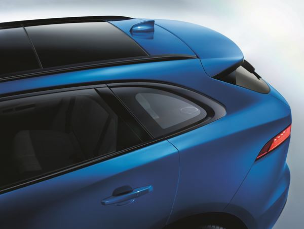 Le dynamique crossover Jaguar F-Pace attire les regards