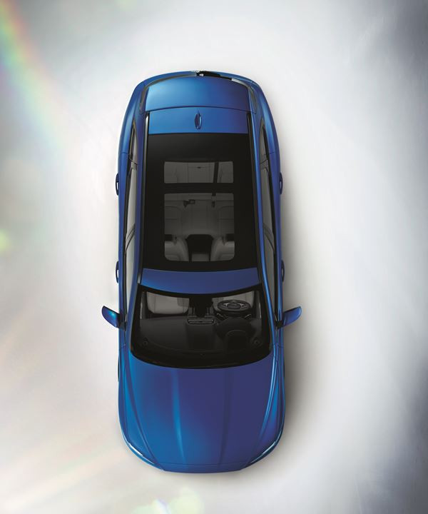 Le dynamique crossover Jaguar F-Pace attire les regards