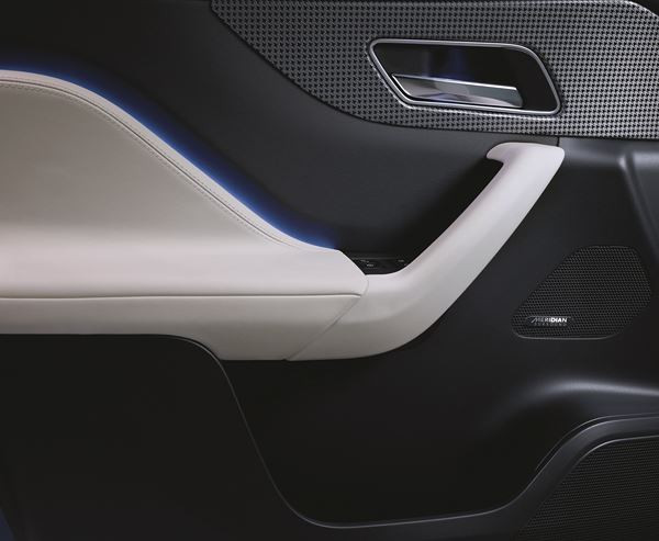 Le dynamique crossover Jaguar F-Pace attire les regards
