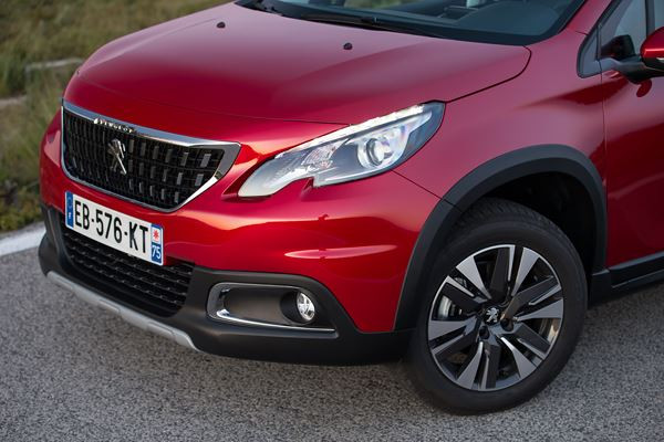 La Peugeot 2008 restylée affiche un design affirmé de SUV robuste