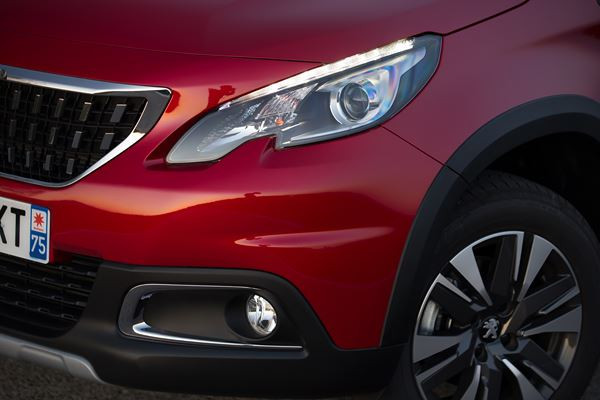 La Peugeot 2008 restylée affiche un design affirmé de SUV robuste