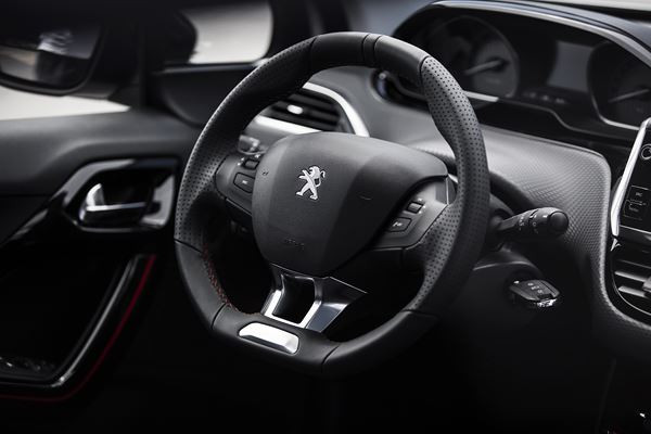La Peugeot 2008 restylée affiche un design affirmé de SUV robuste