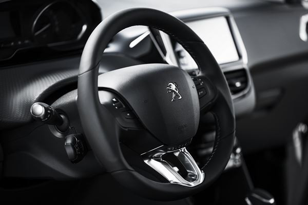 La Peugeot 2008 restylée affiche un design affirmé de SUV robuste