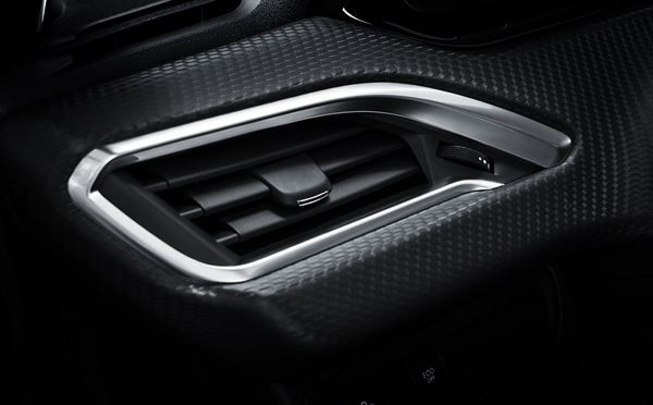 La Peugeot 2008 restylée affiche un design affirmé de SUV robuste