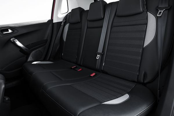 La Peugeot 2008 restylée affiche un design affirmé de SUV robuste