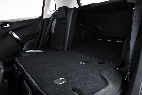 La Peugeot 2008 restylée affiche un design affirmé de SUV robuste