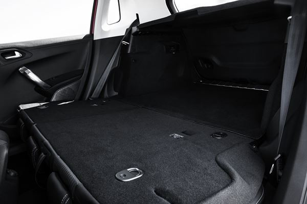 La Peugeot 2008 restylée affiche un design affirmé de SUV robuste