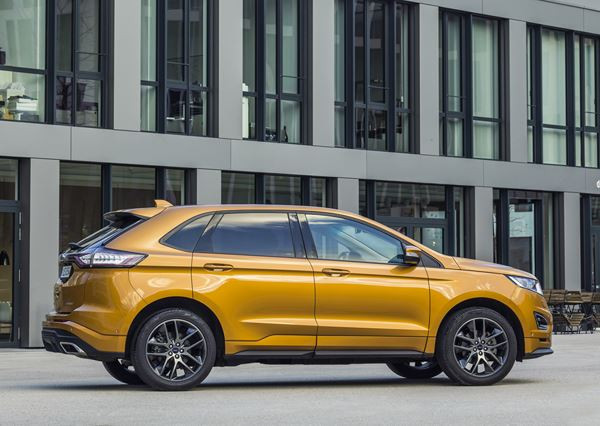 Le grand SUV Ford Edge traverse l'Atlantique