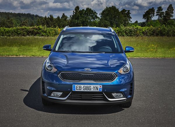 Le crossover Kia Niro hybride essence affiche de faibles consommations