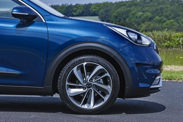 Le crossover Kia Niro hybride essence affiche de faibles consommations